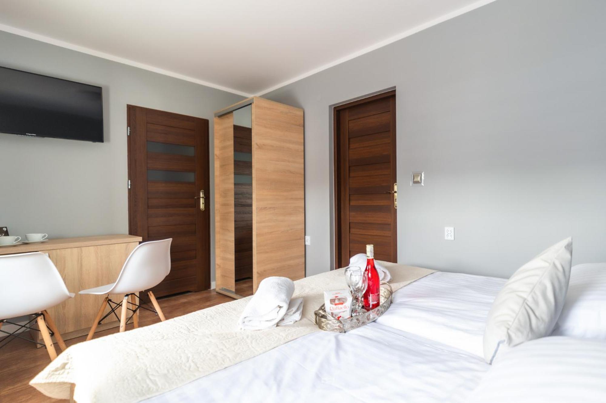Reveliqa2 - Pokoje Goscinne I Apartamenty Pobierowo Exterior foto