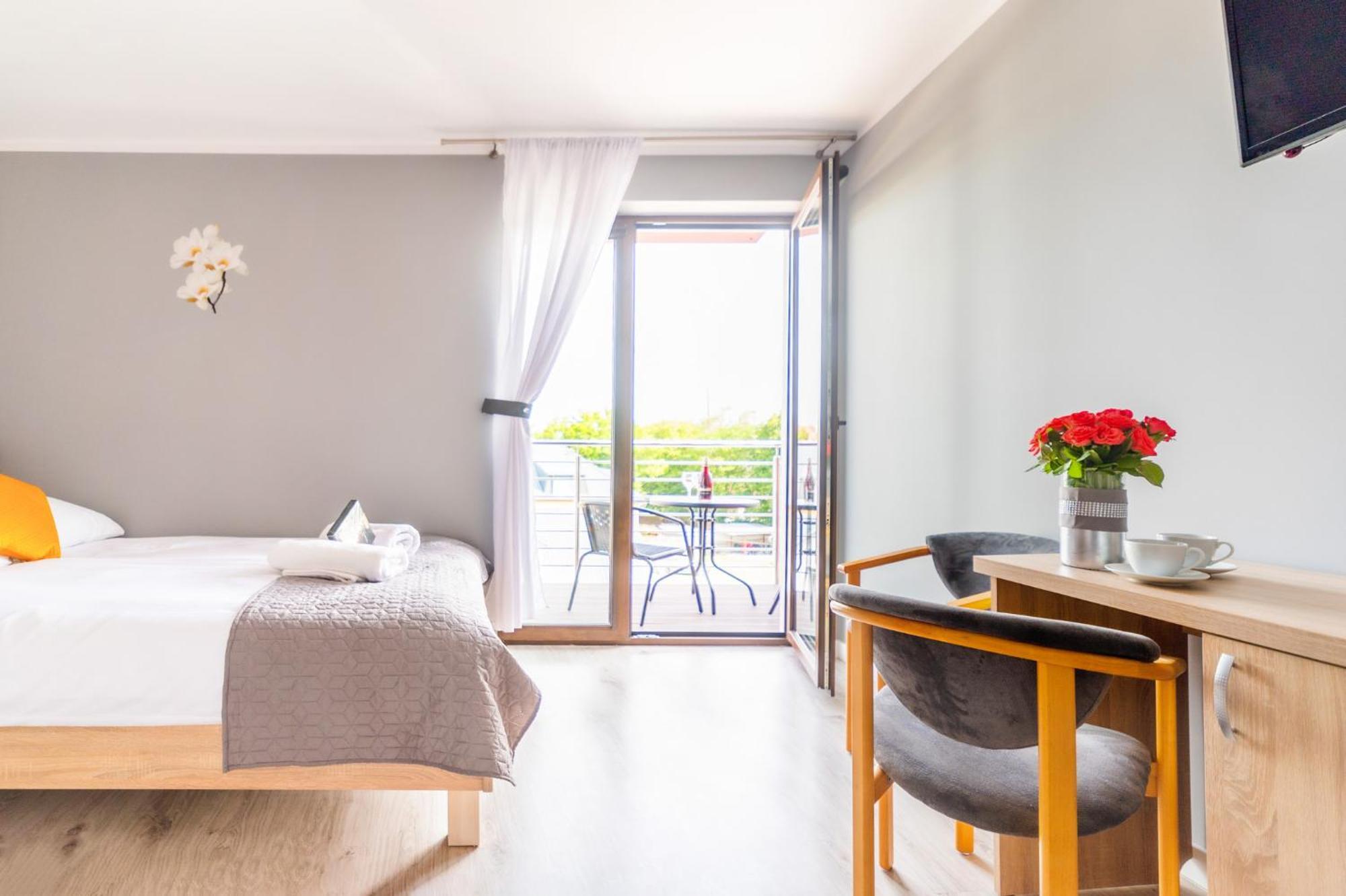 Reveliqa2 - Pokoje Goscinne I Apartamenty Pobierowo Exterior foto
