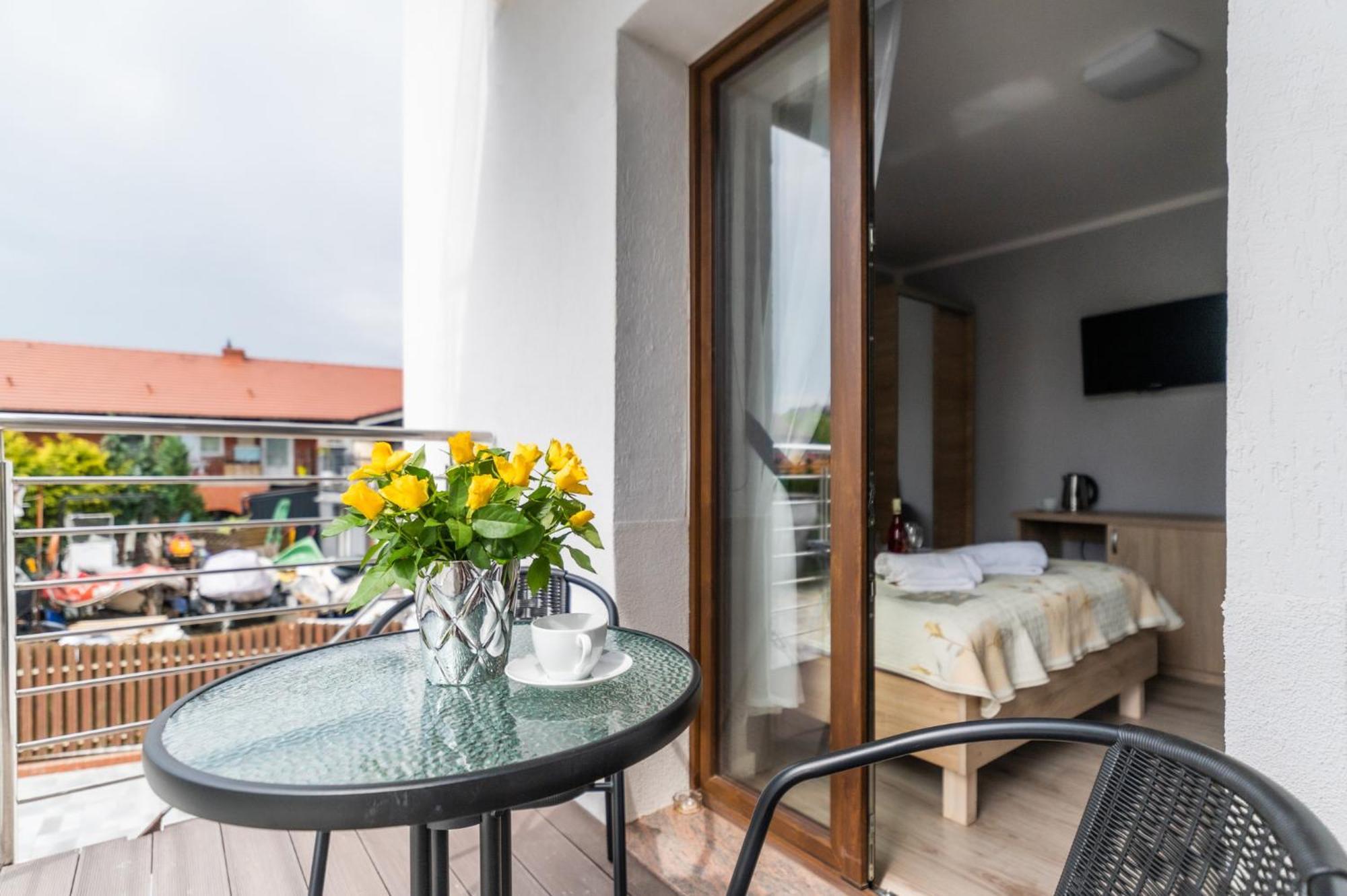 Reveliqa2 - Pokoje Goscinne I Apartamenty Pobierowo Exterior foto