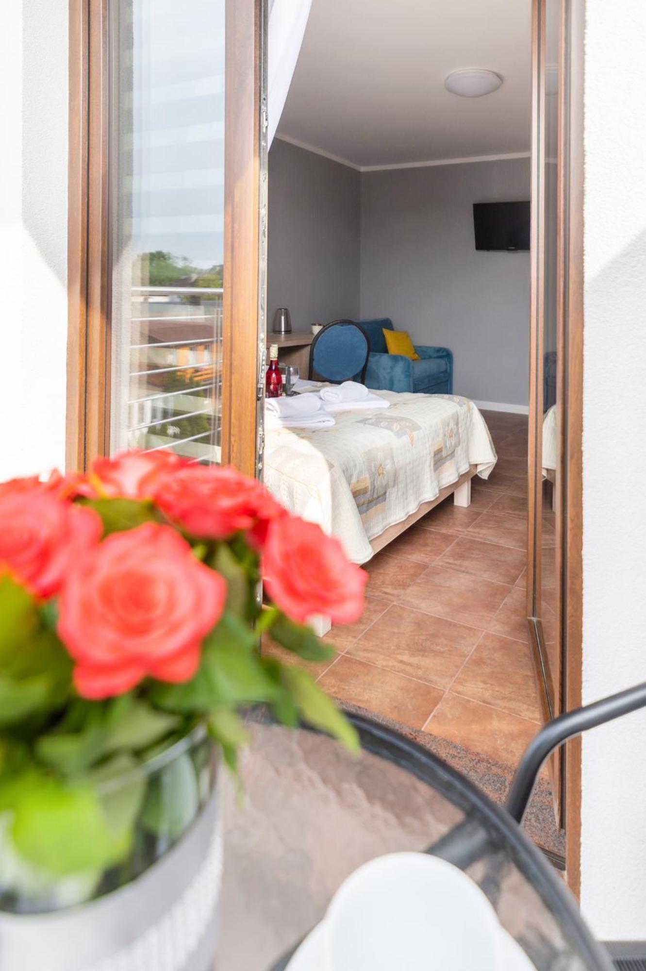 Reveliqa2 - Pokoje Goscinne I Apartamenty Pobierowo Exterior foto